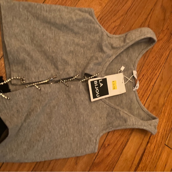 Set of 3 classy crop tops! - Picture 2 of 5